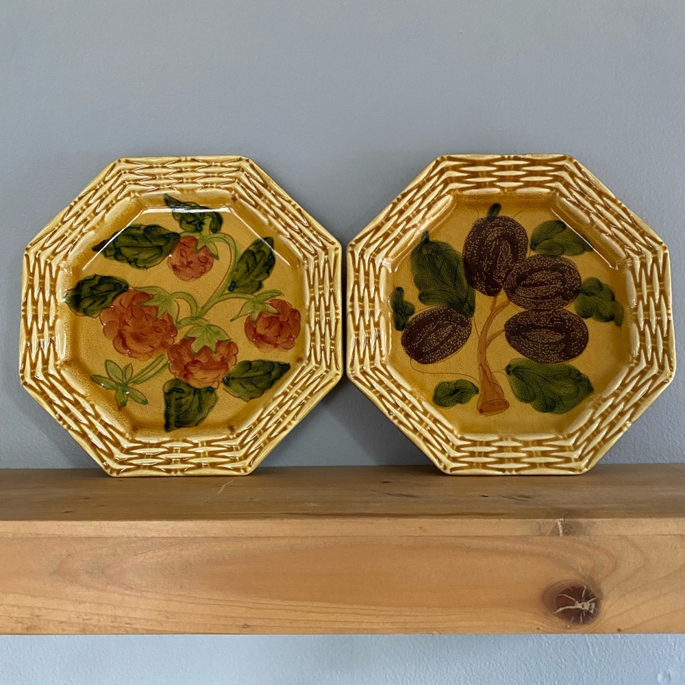 Vintage HORCHOW Hand Painted ITALY Glazed 8.5" Hexagon Plates